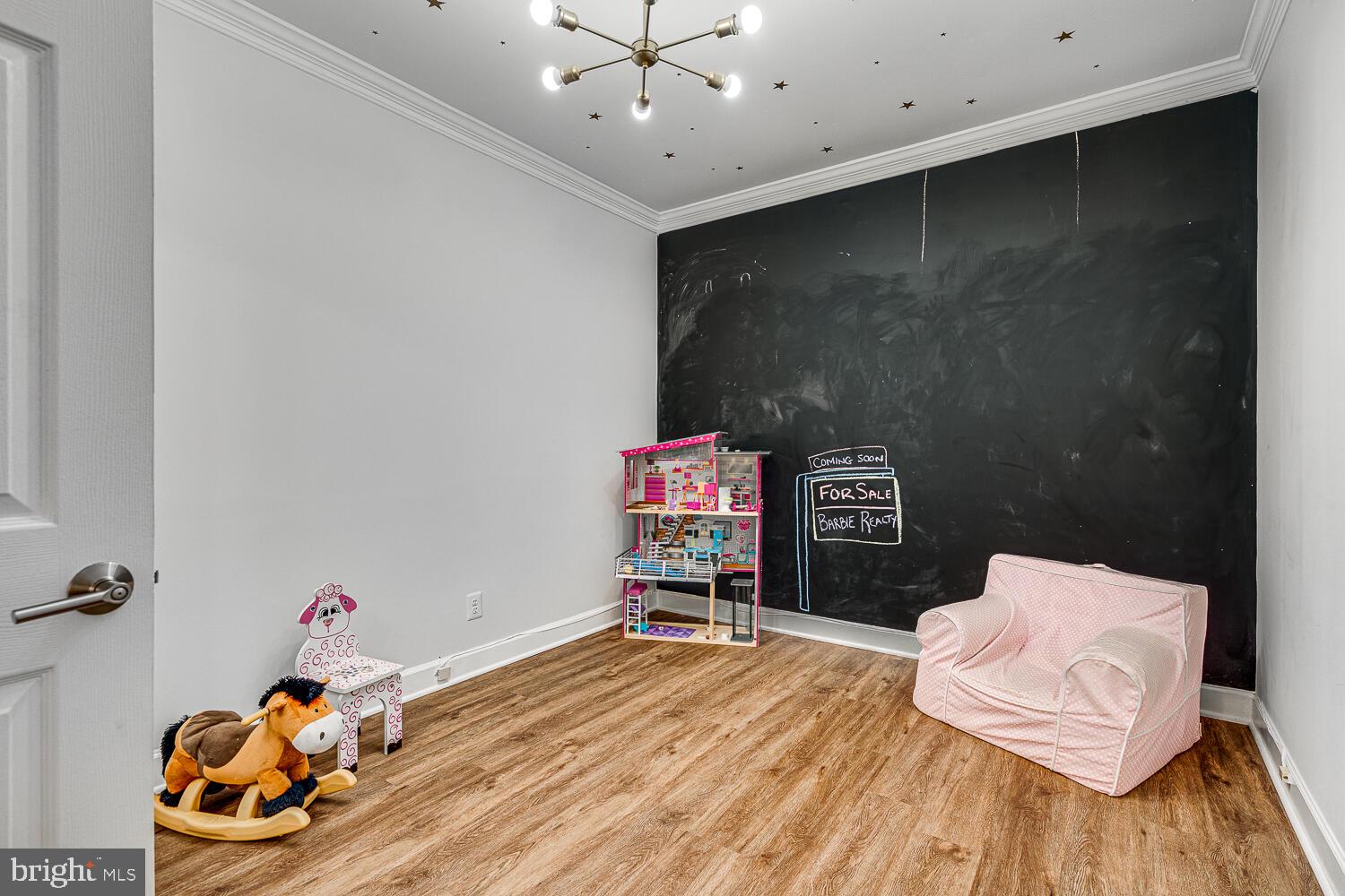 POTOMAC OUTSIDE - Residential