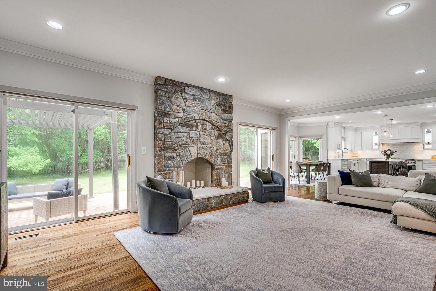 POTOMAC OUTSIDE - Residential