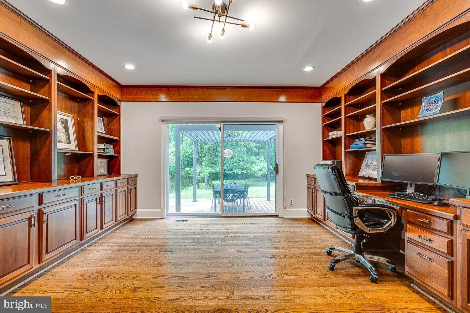 POTOMAC OUTSIDE - Residential