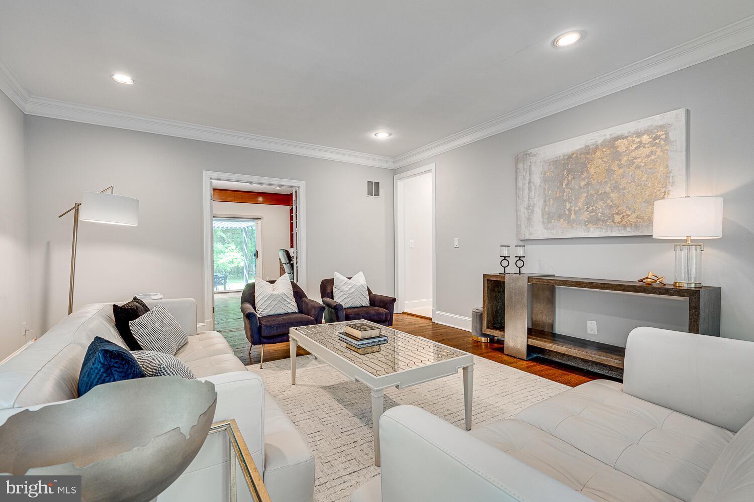 POTOMAC OUTSIDE - Residential