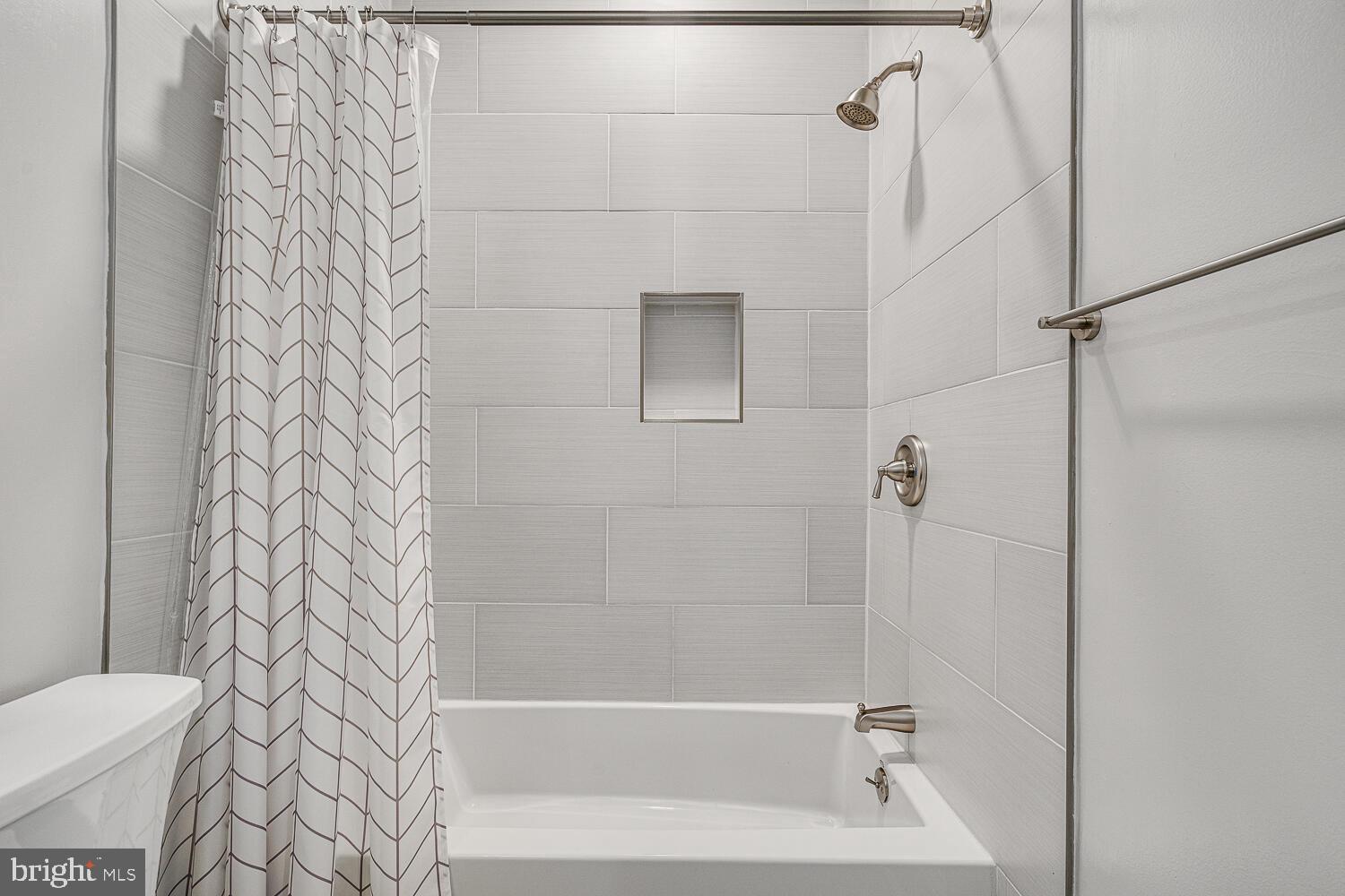 POTOMAC OUTSIDE - Residential