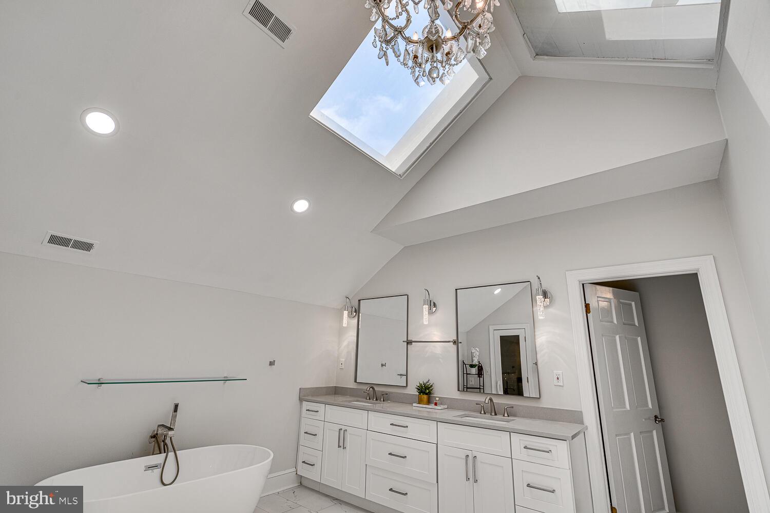 POTOMAC OUTSIDE - Residential