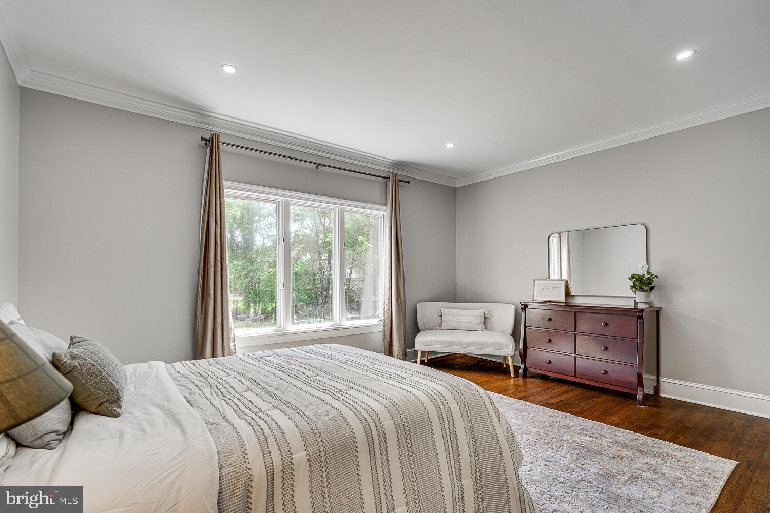 POTOMAC OUTSIDE - Residential