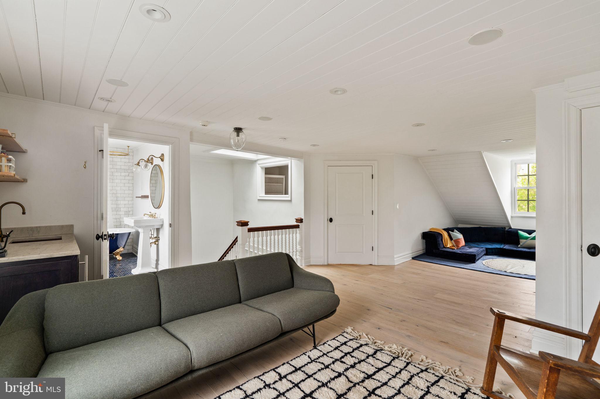 WASHINGTON SQ - Residential