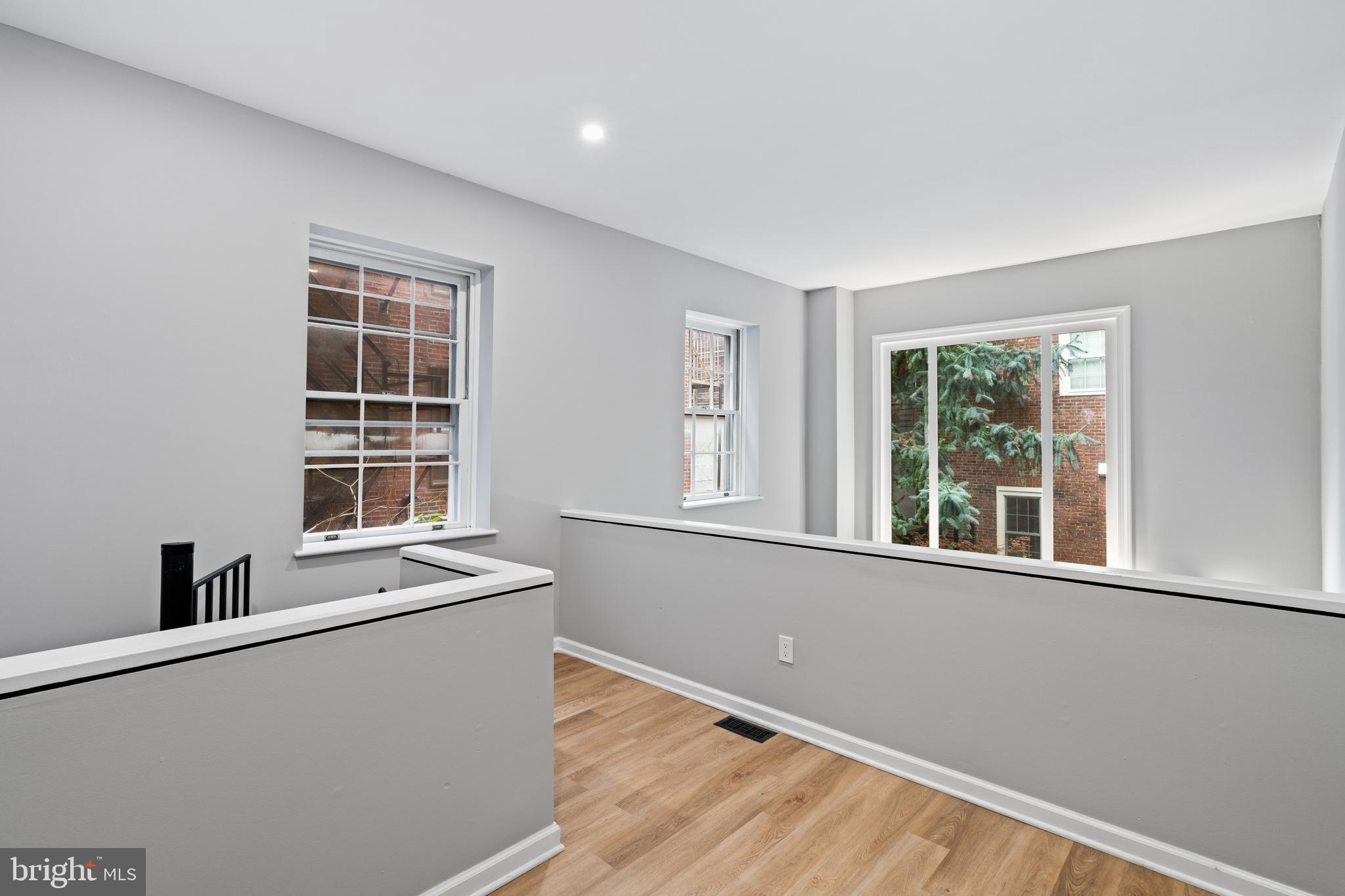 WASHINGTON SQ - Residential