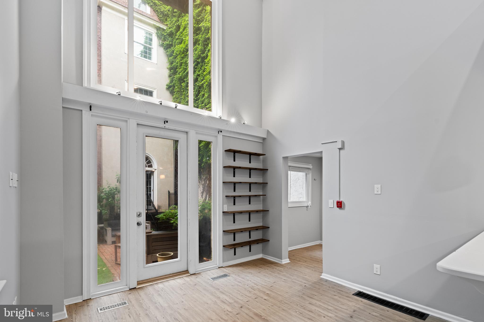 WASHINGTON SQ - Residential