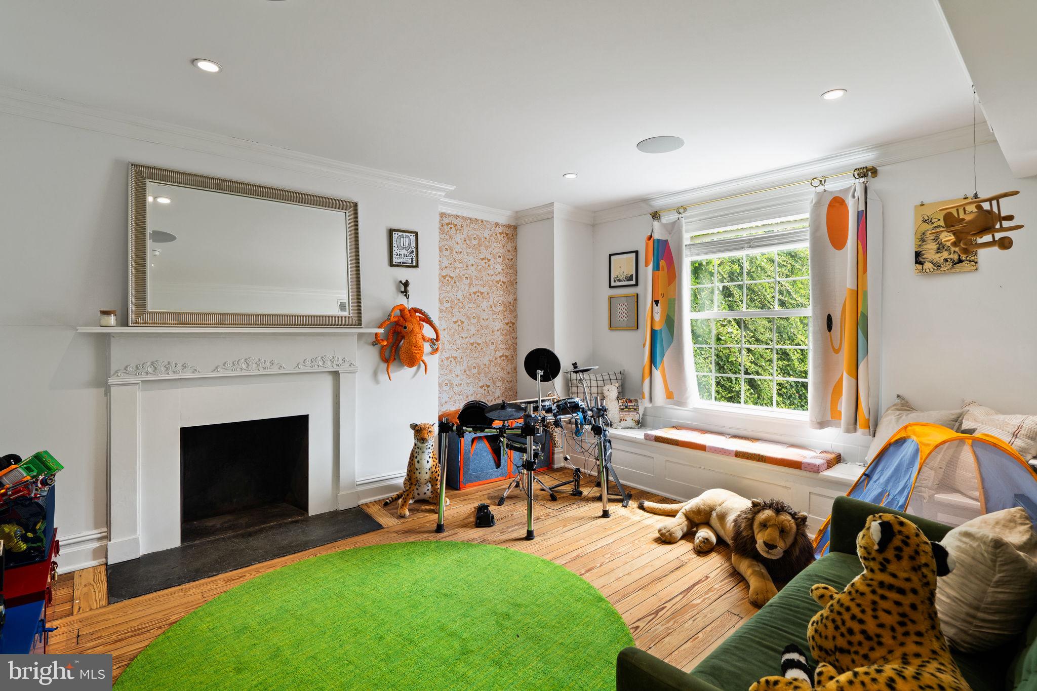 WASHINGTON SQ - Residential