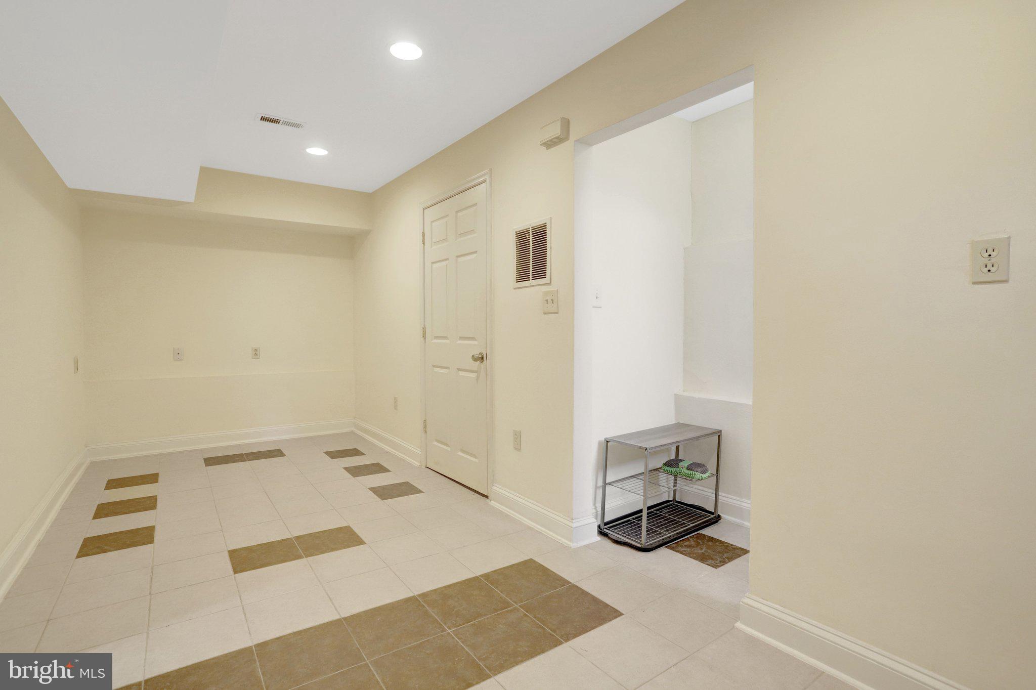 ADDISON HEIGHTS - Residential