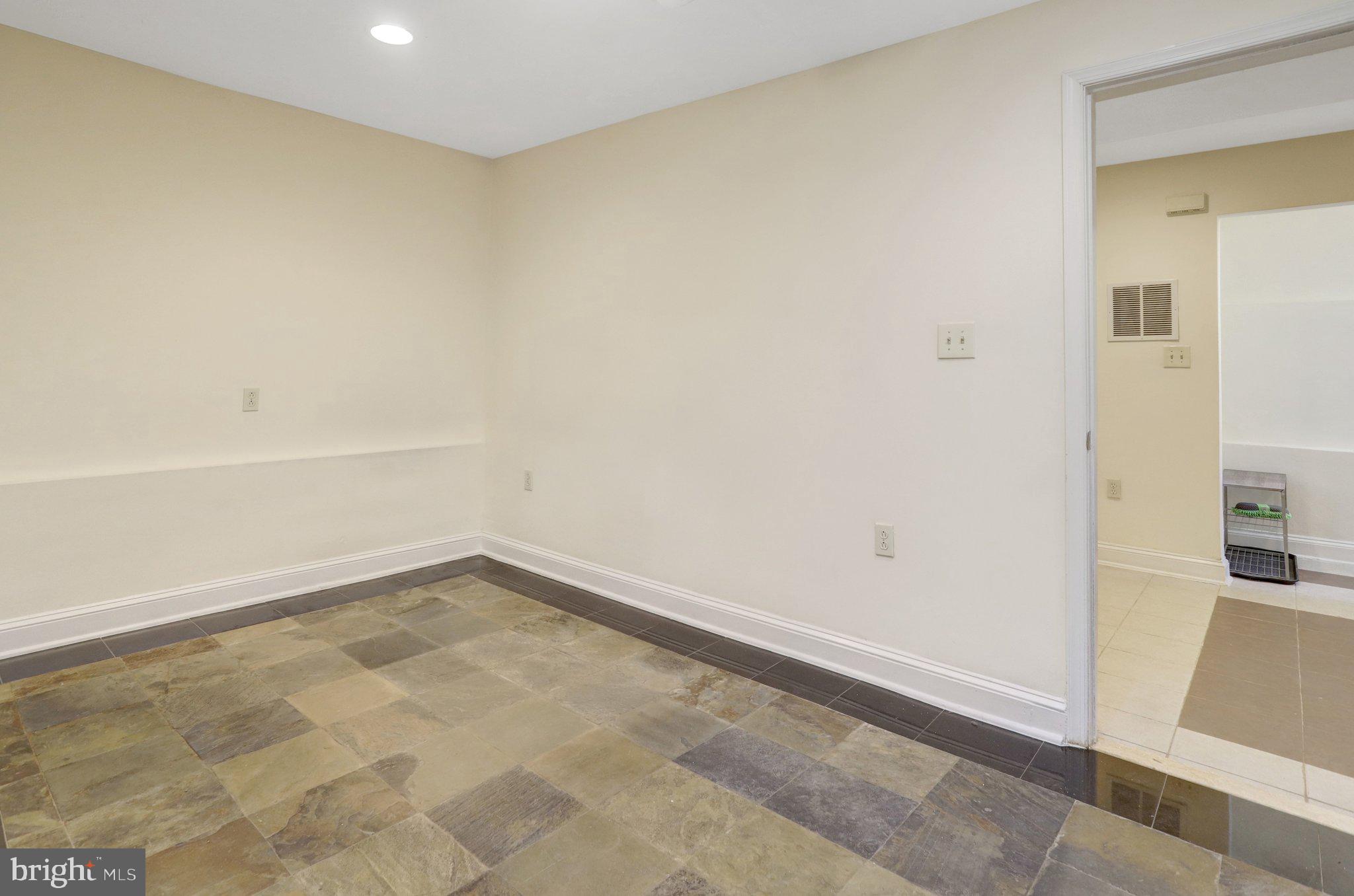 ADDISON HEIGHTS - Residential