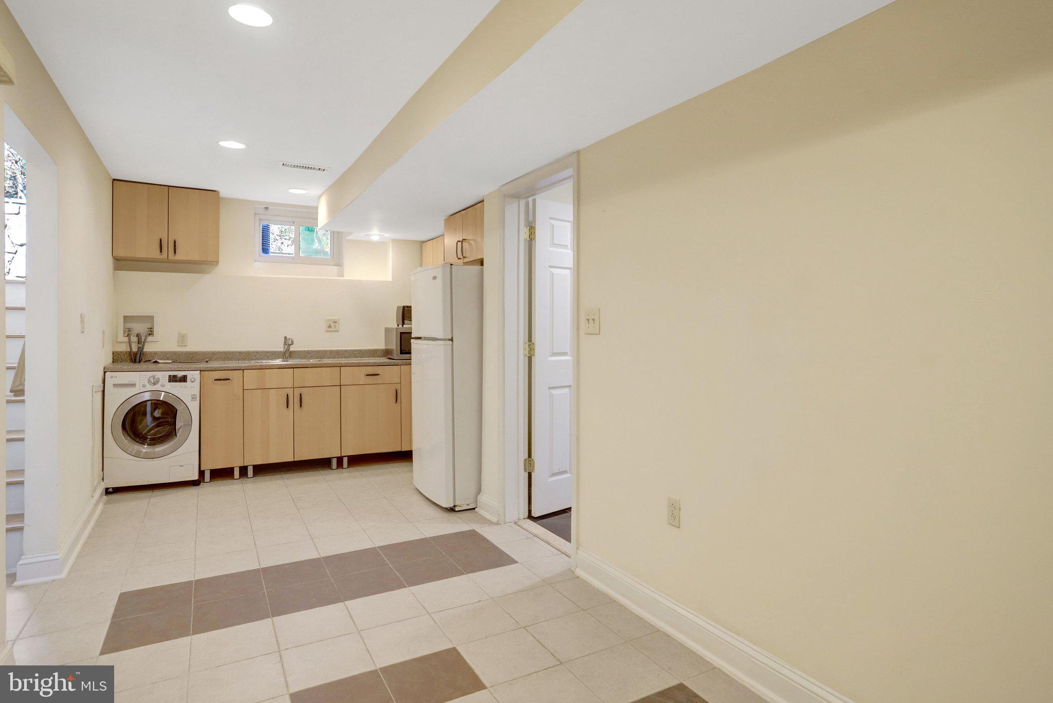 ADDISON HEIGHTS - Residential