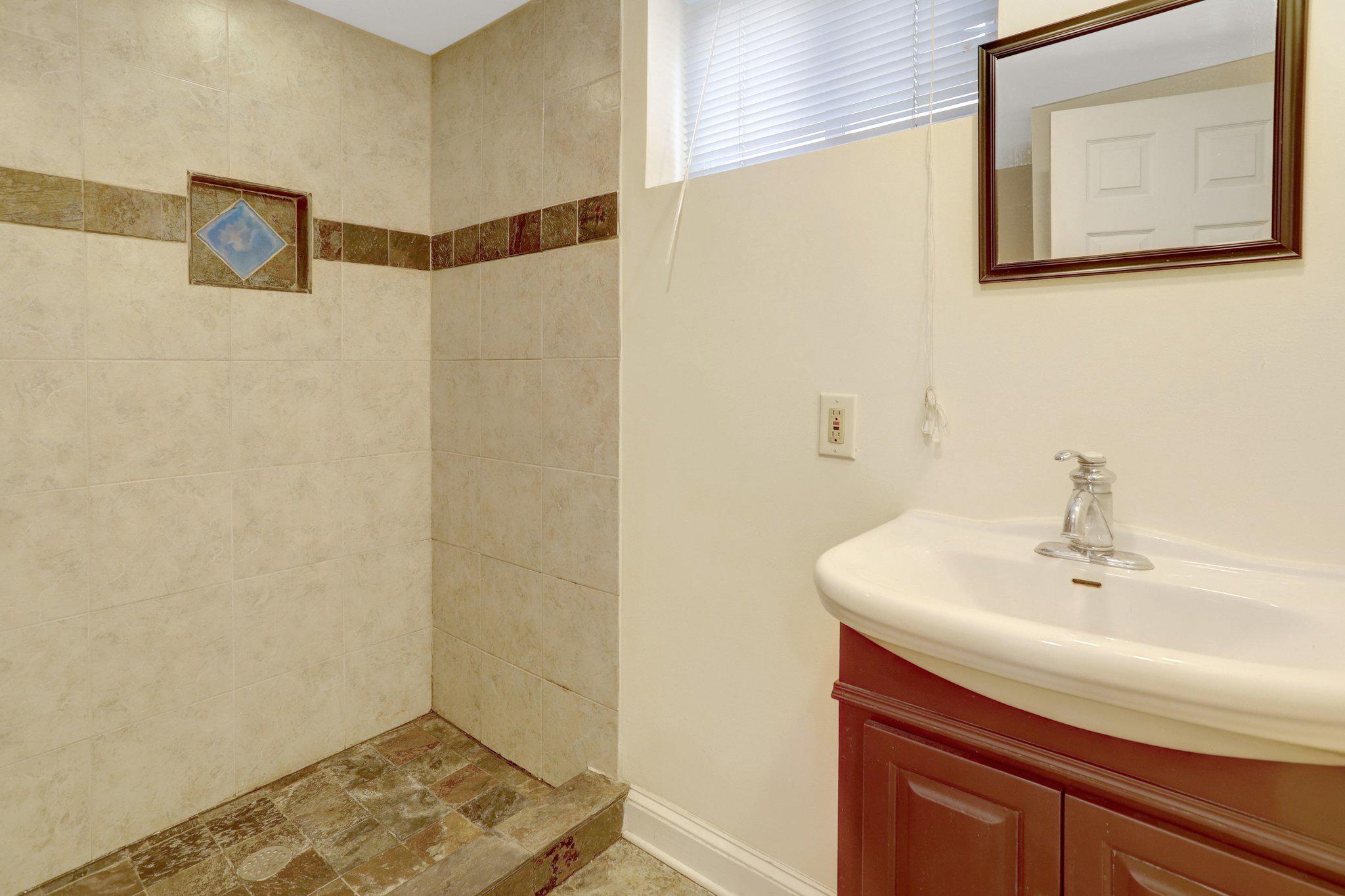 ADDISON HEIGHTS - Residential