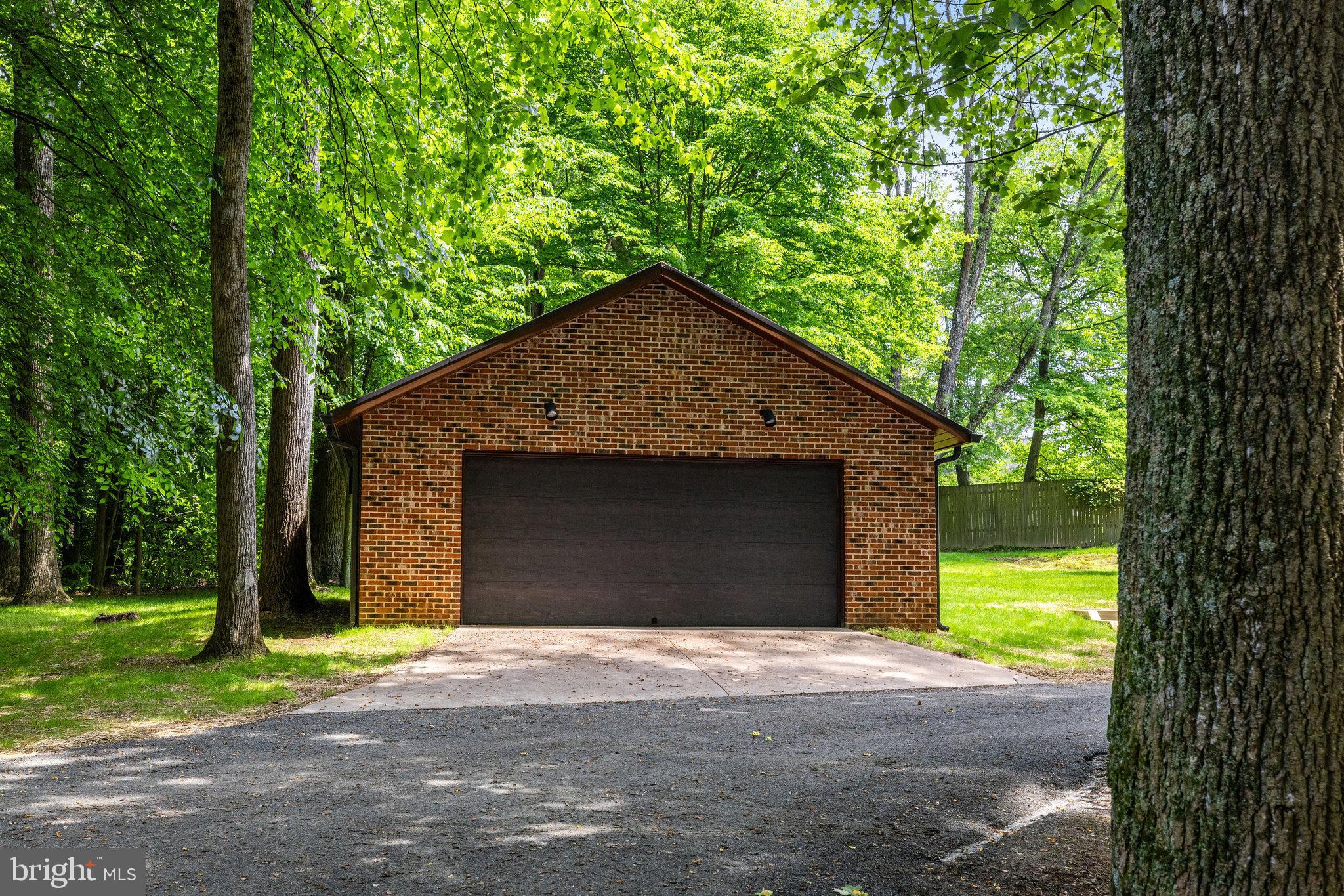 JEFFERSON RUN MANOR - Residential