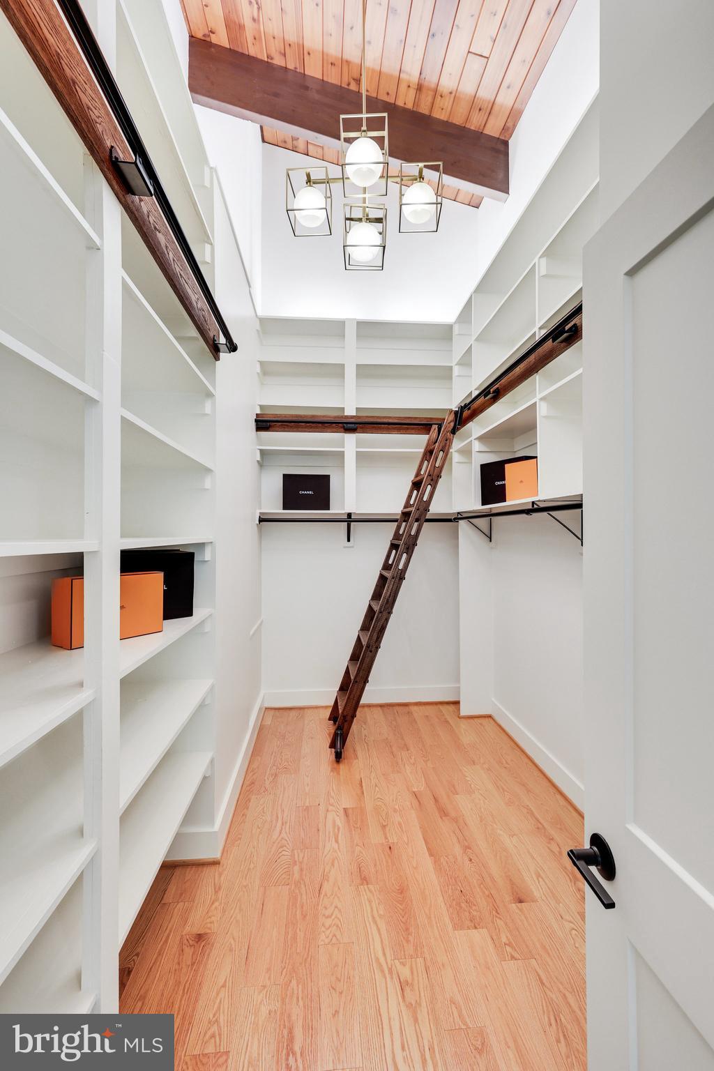 JEFFERSON RUN MANOR - Residential