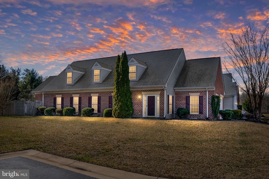 You have found it! This villa in Salem Fields is ready to move into! With almost 2,000 finished square feet and lots of natural light, this end unit villa is a great place to call home. Sunroom off the kitchen with gas fireplace, fully fenced-in backyard with patio and awning. The huge master bedroom has his/her closets and a soaking tub with stand up shower. The garage has pull down attic steps that provide so much room for storage.

Salem fields community features great amenities which include an Outdoor Pool, Fitness Center, Outdoor Playground, Walking Trails, Basketball/Tennis Courts, and Community Clubhouse. Ideal location- close proximity to everyday necessities such as Central Park shopping, Old Town Fredericksburg, and a short drive to DC attractions!!