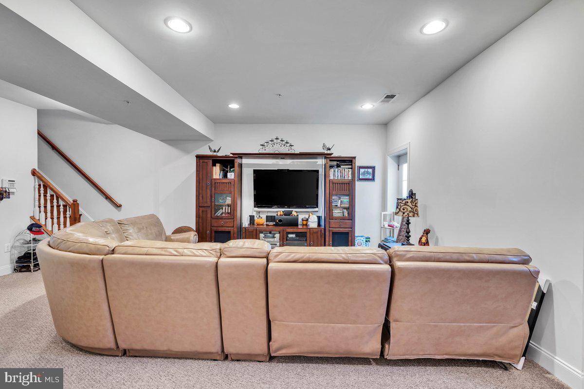 MARLBORO RIDGE - Residential