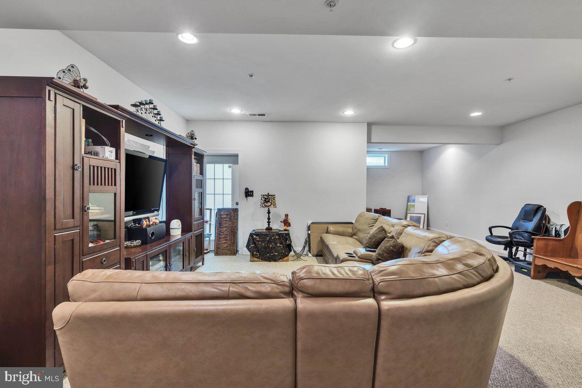 MARLBORO RIDGE - Residential