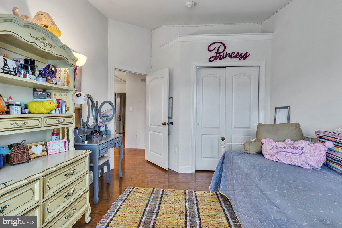 MARLBORO RIDGE - Residential