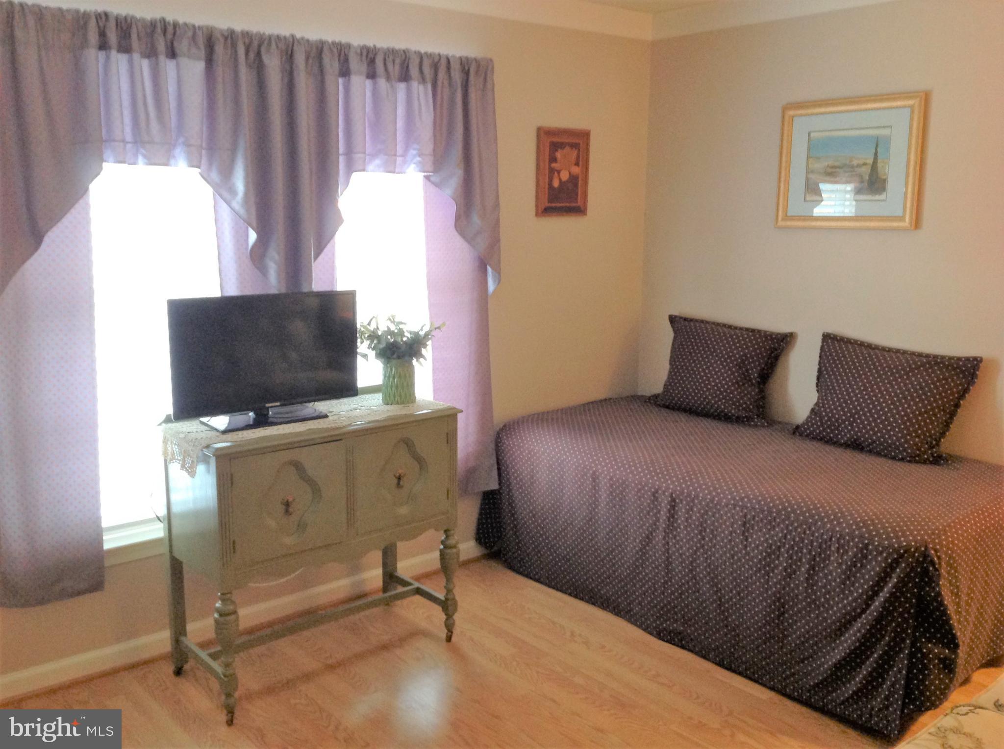 SILVER LAKE - Residential