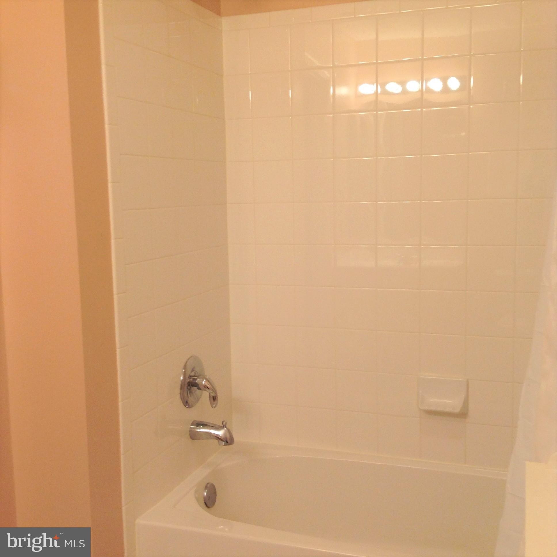 SILVER LAKE - Residential