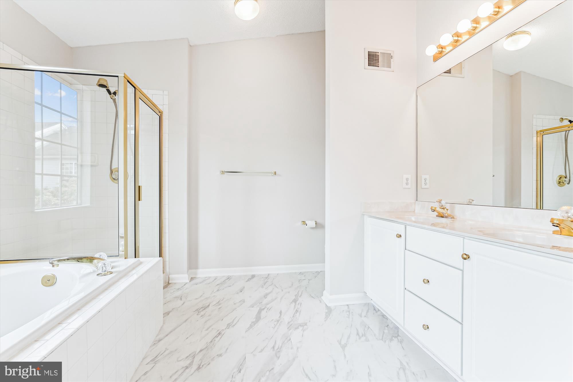 LONGMEAD - Residential