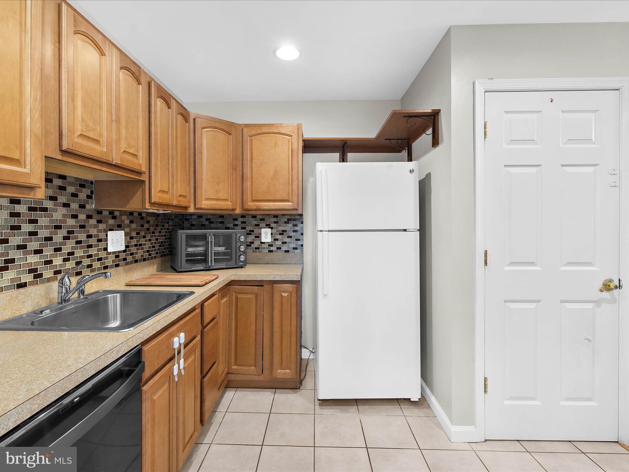 89 CREEKVIEW COURT