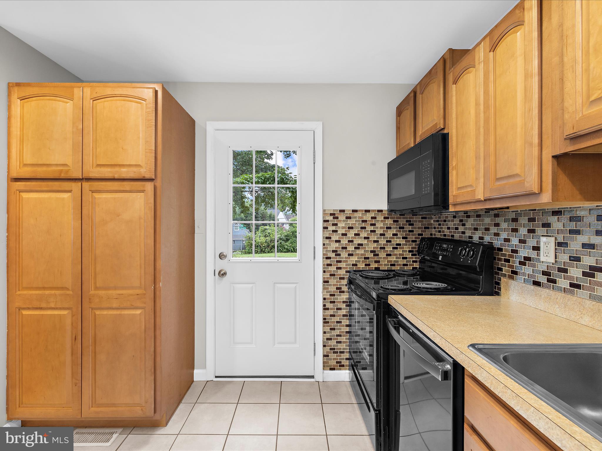 89 CREEKVIEW COURT