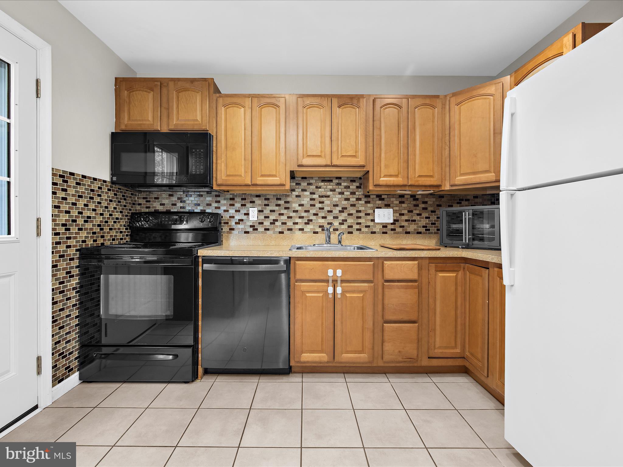 89 CREEKVIEW COURT