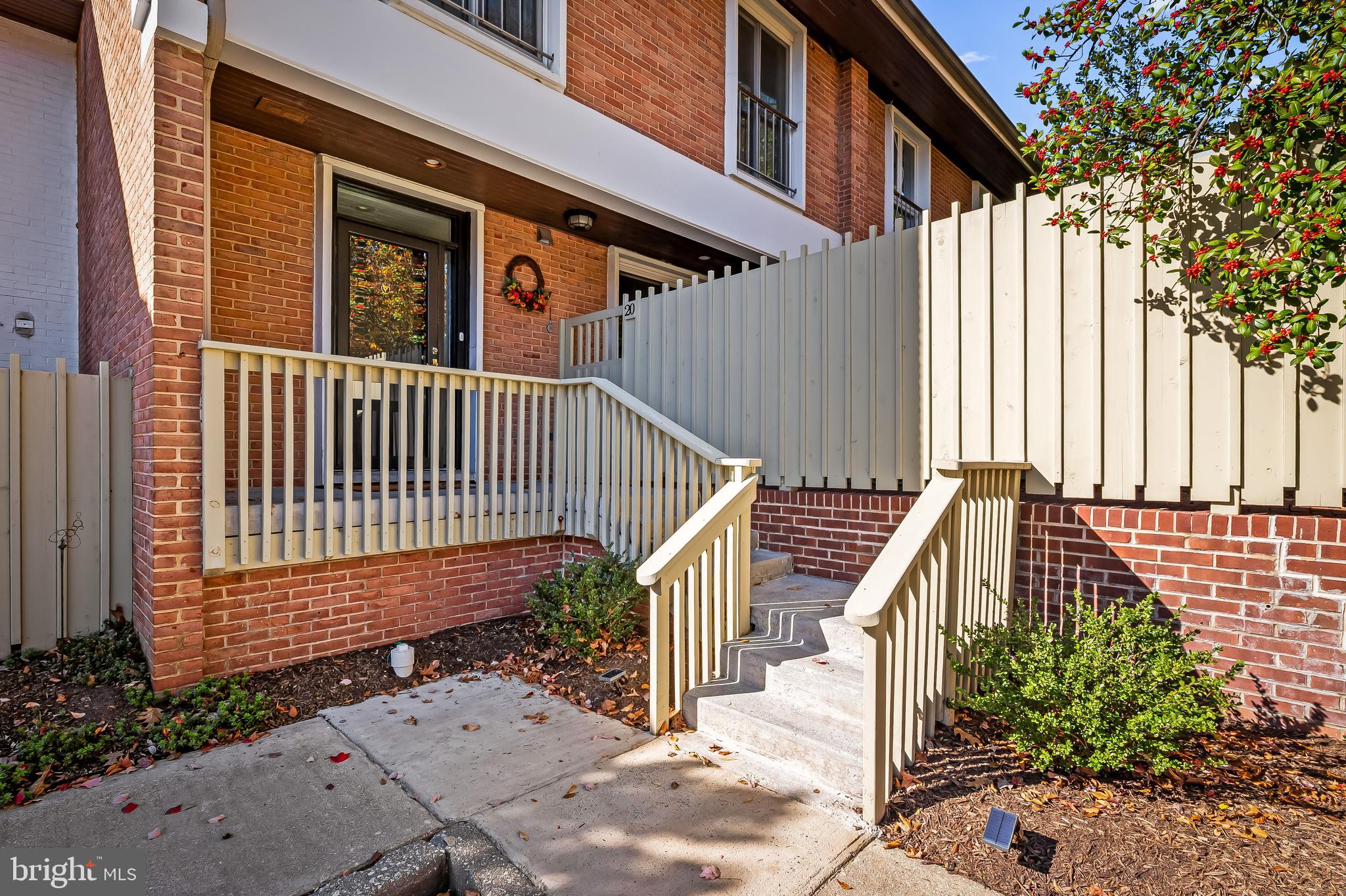 20 PALMER GREEN COURT