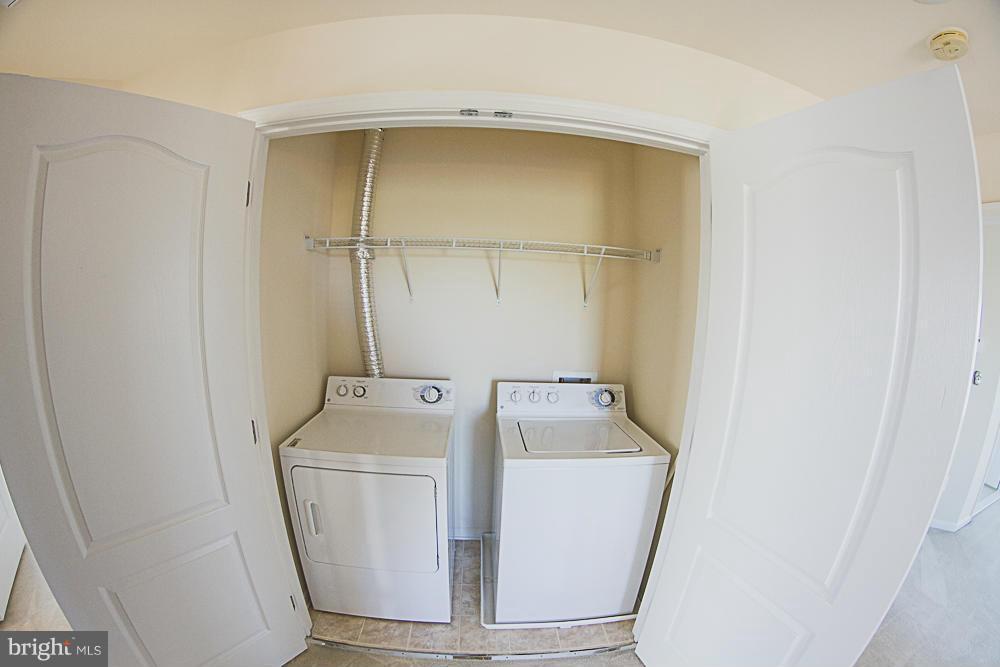 LOUDOUN VALLEY ESTATES - Residential Lease