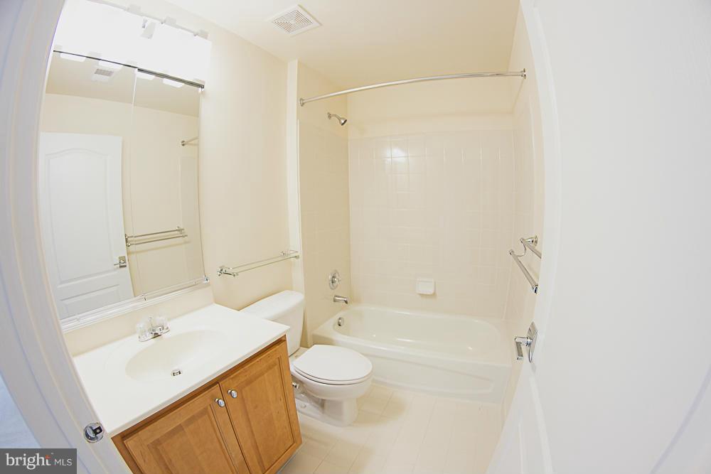 LOUDOUN VALLEY ESTATES - Residential Lease