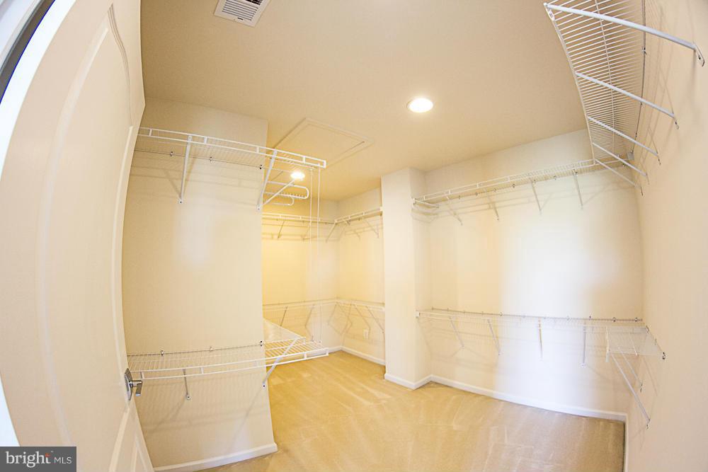 LOUDOUN VALLEY ESTATES - Residential Lease