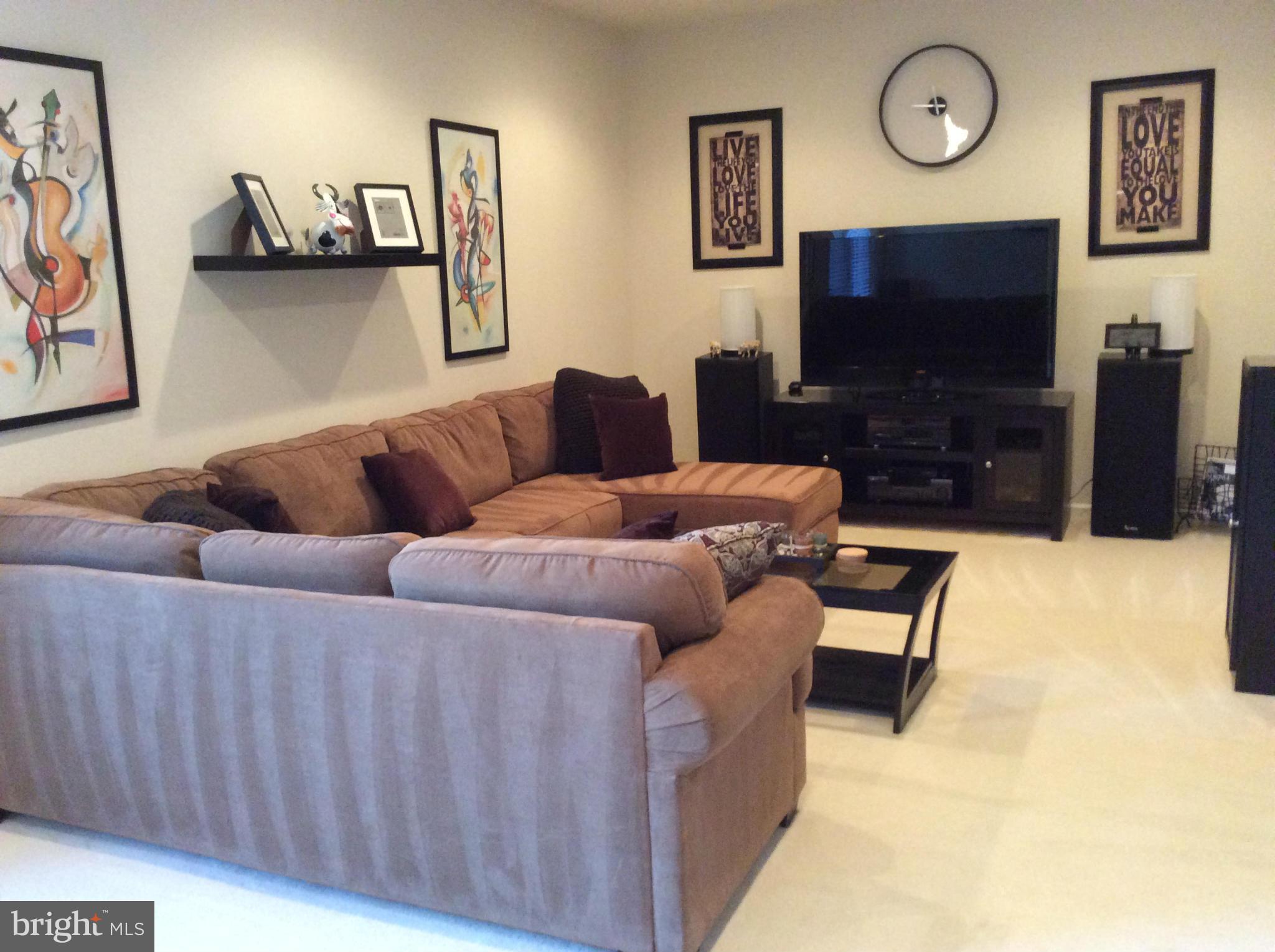 LOUDOUN VALLEY ESTATES - Residential Lease