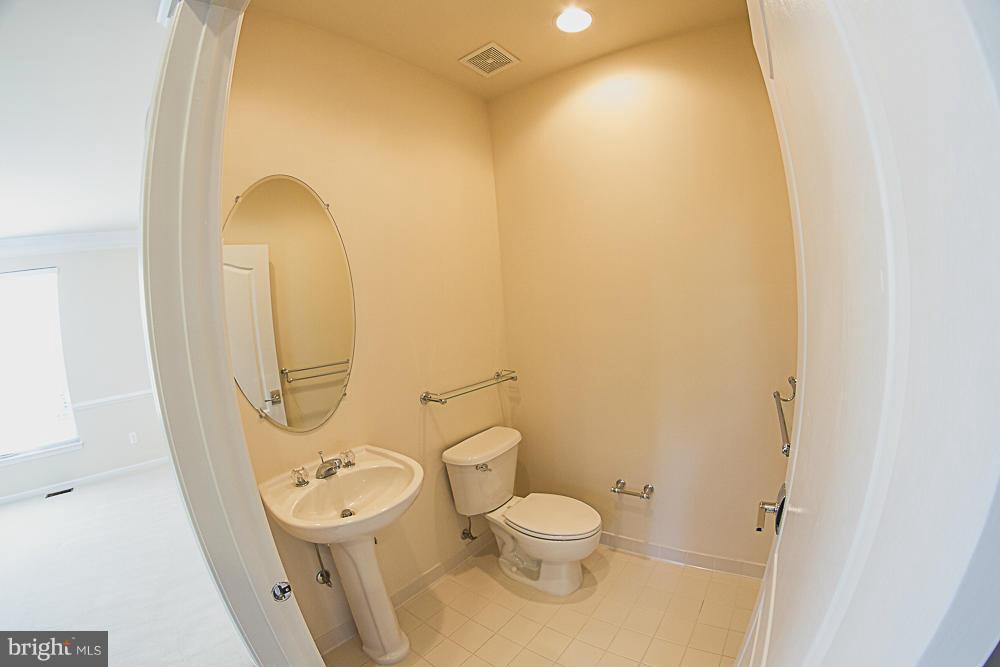 LOUDOUN VALLEY ESTATES - Residential Lease