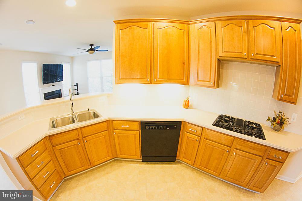 LOUDOUN VALLEY ESTATES - Residential Lease