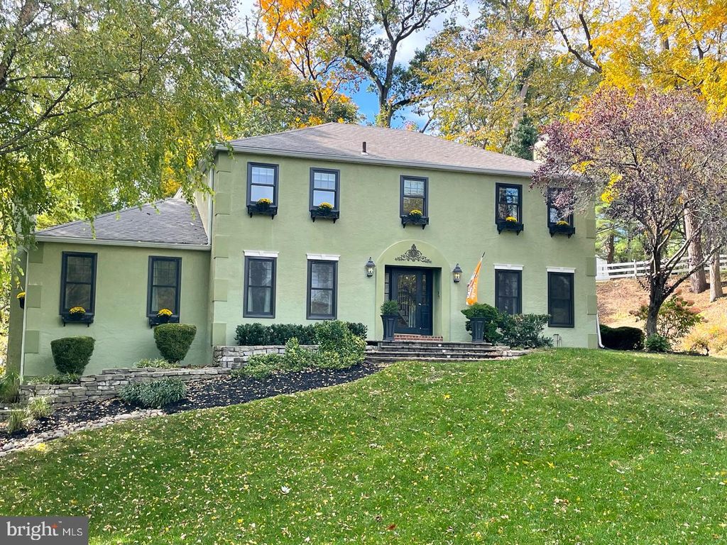 Photo of 800 Maple Glen Lane, WAYNE, PA 19087 (MLS # PADE2102538)