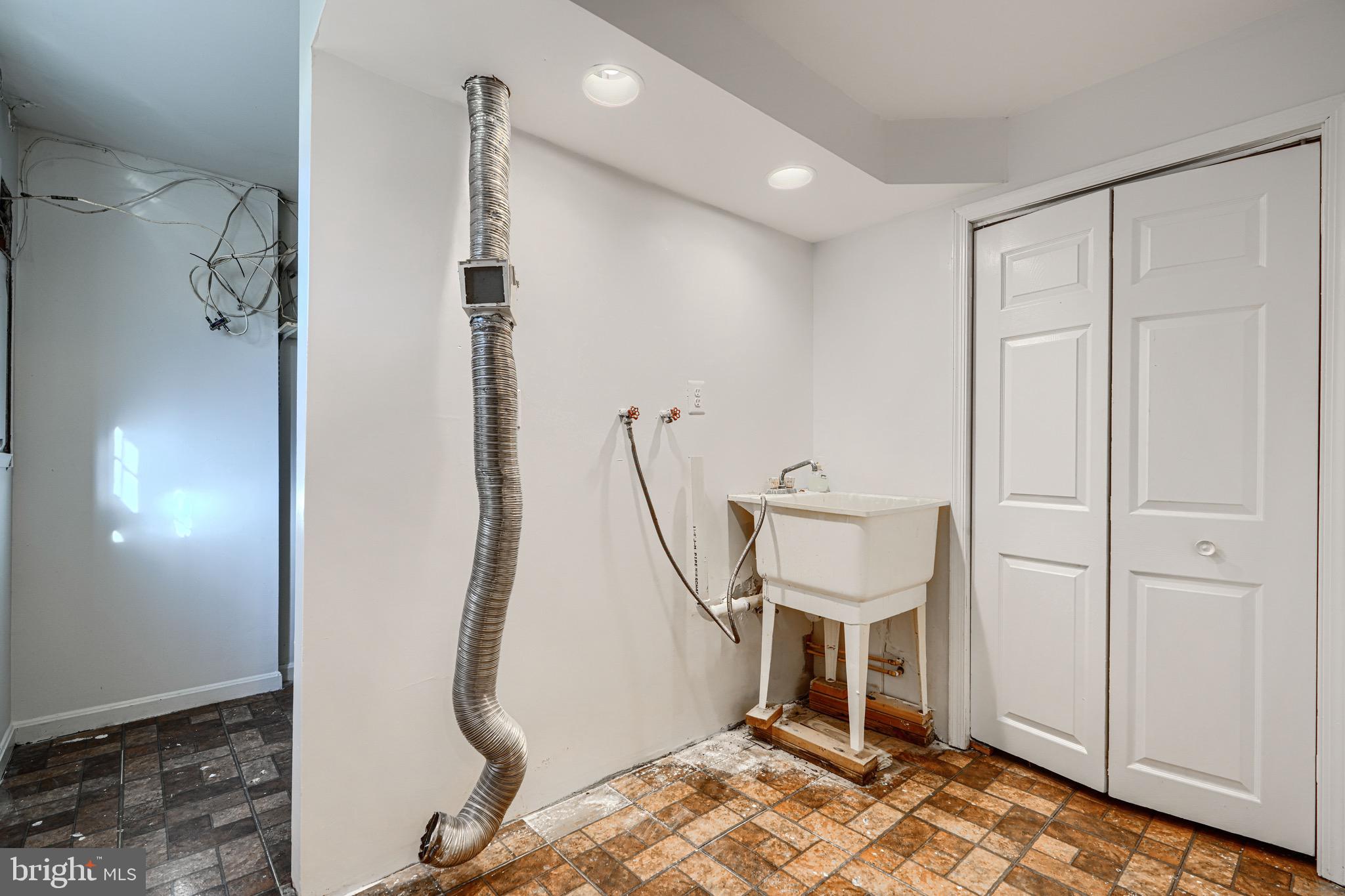 SATYR WOODS - Residential Lease