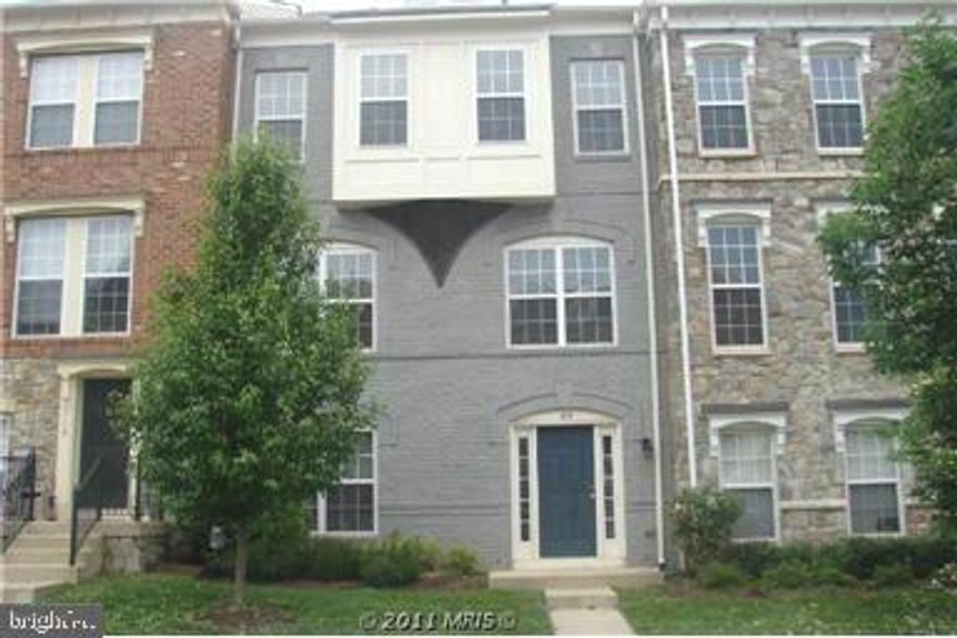 Beautiful 3 bedroom, 3.5 bath, 3Lvl townhome in Village of Idlewild!! Spacious Kitchen with S/S Steel Appliances, AristoKraft Maple Cabinets(wall to ceiling w/lots of storage), Granite Counters, Family Room w/Gas Fire Place, RecRm/optional 4th BDRM on the main floor. 2 Car Garage; Separate Laundry Room w/ W/D. Great access to Rt 1 or I-95. Historical Downtown Fredericksburg, Central Park, Mary Washington Hospital, shopping, VRE and commuter lots are all within minutes. Idlewild also offers a community shuttle to the VRE as well as other stops on the Fred Transit bus.