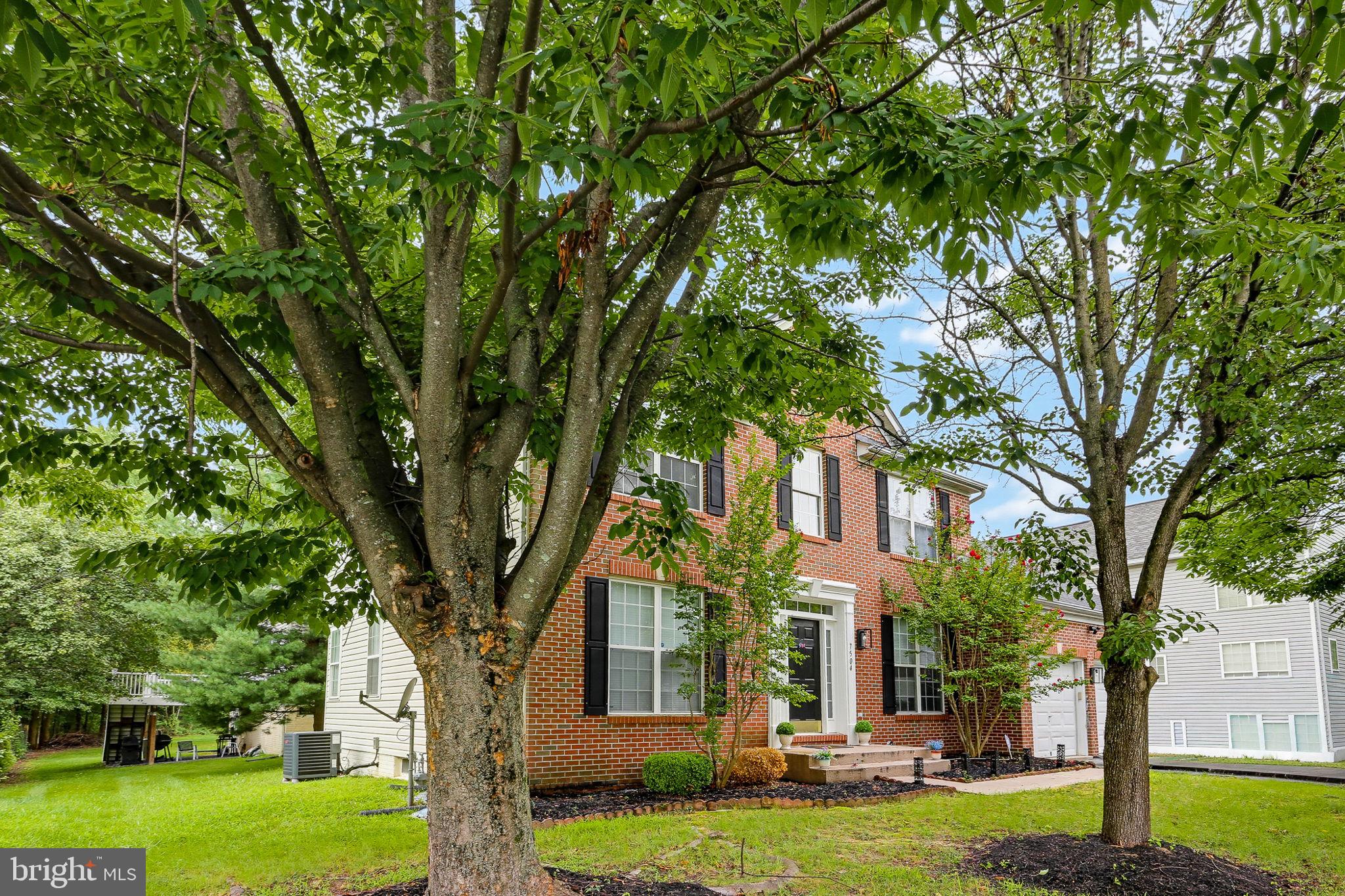 7504 FARM POND COURT