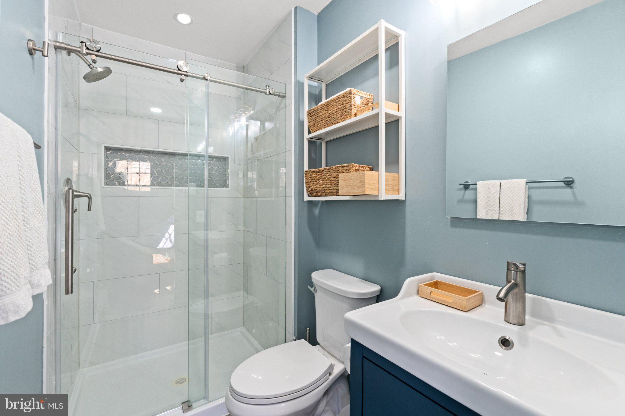 LAKEPOINTE - Residential