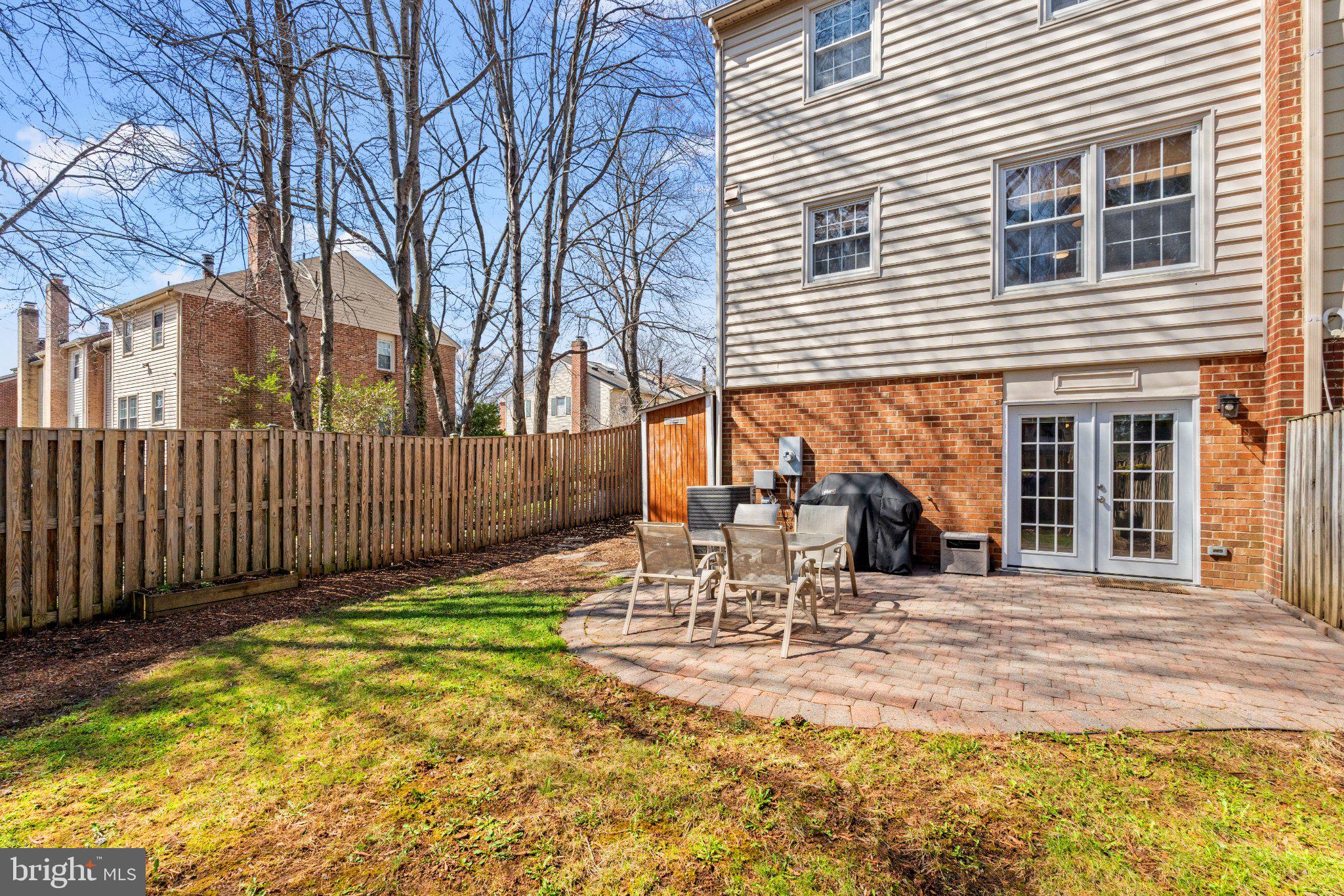 LAKEPOINTE - Residential