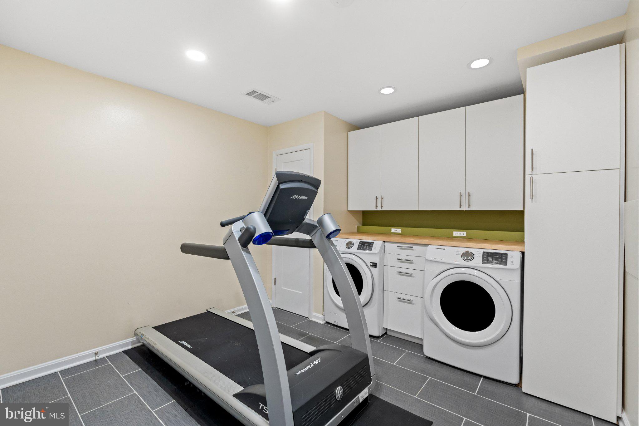 LAKEPOINTE - Residential