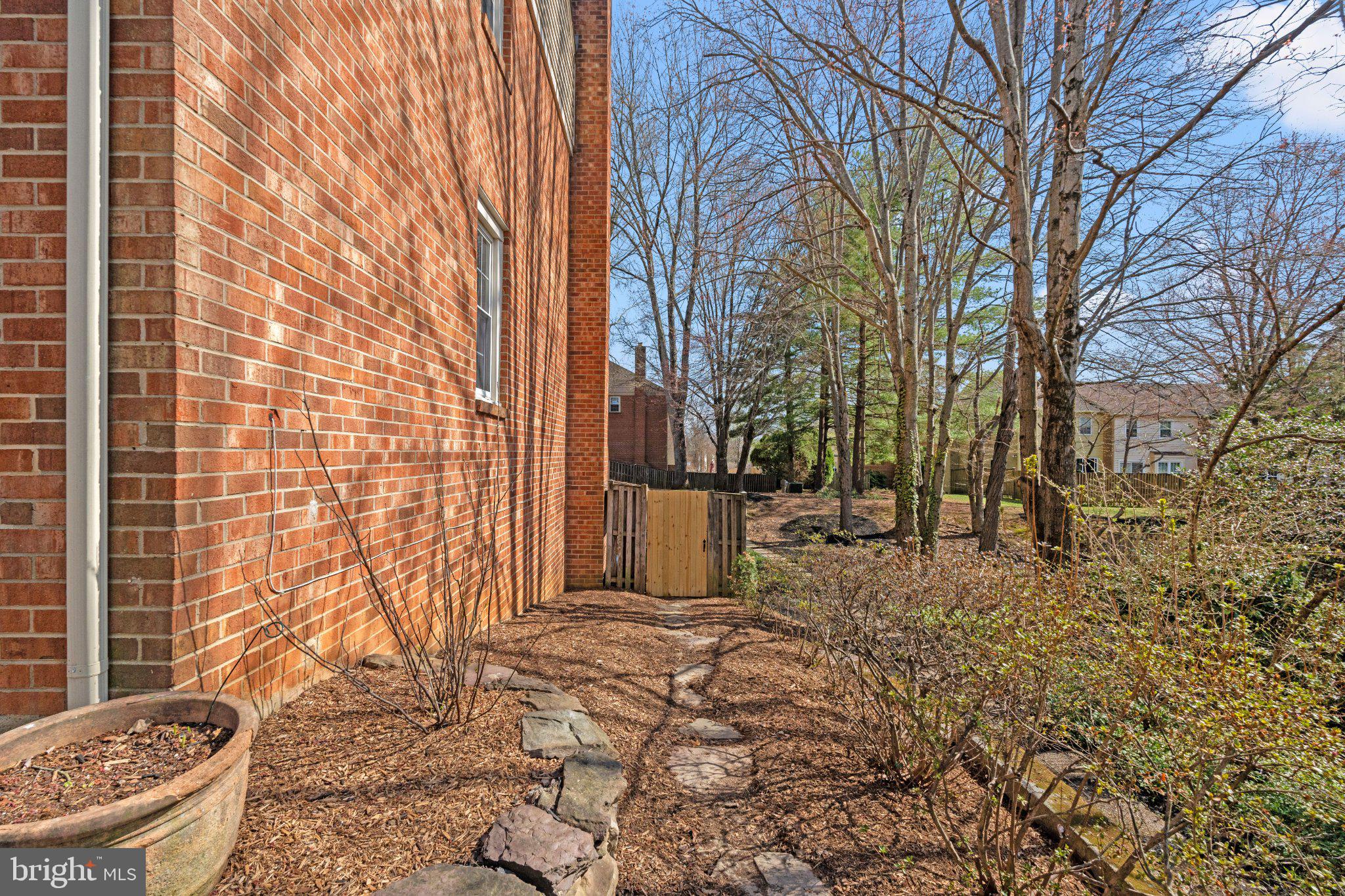 LAKEPOINTE - Residential