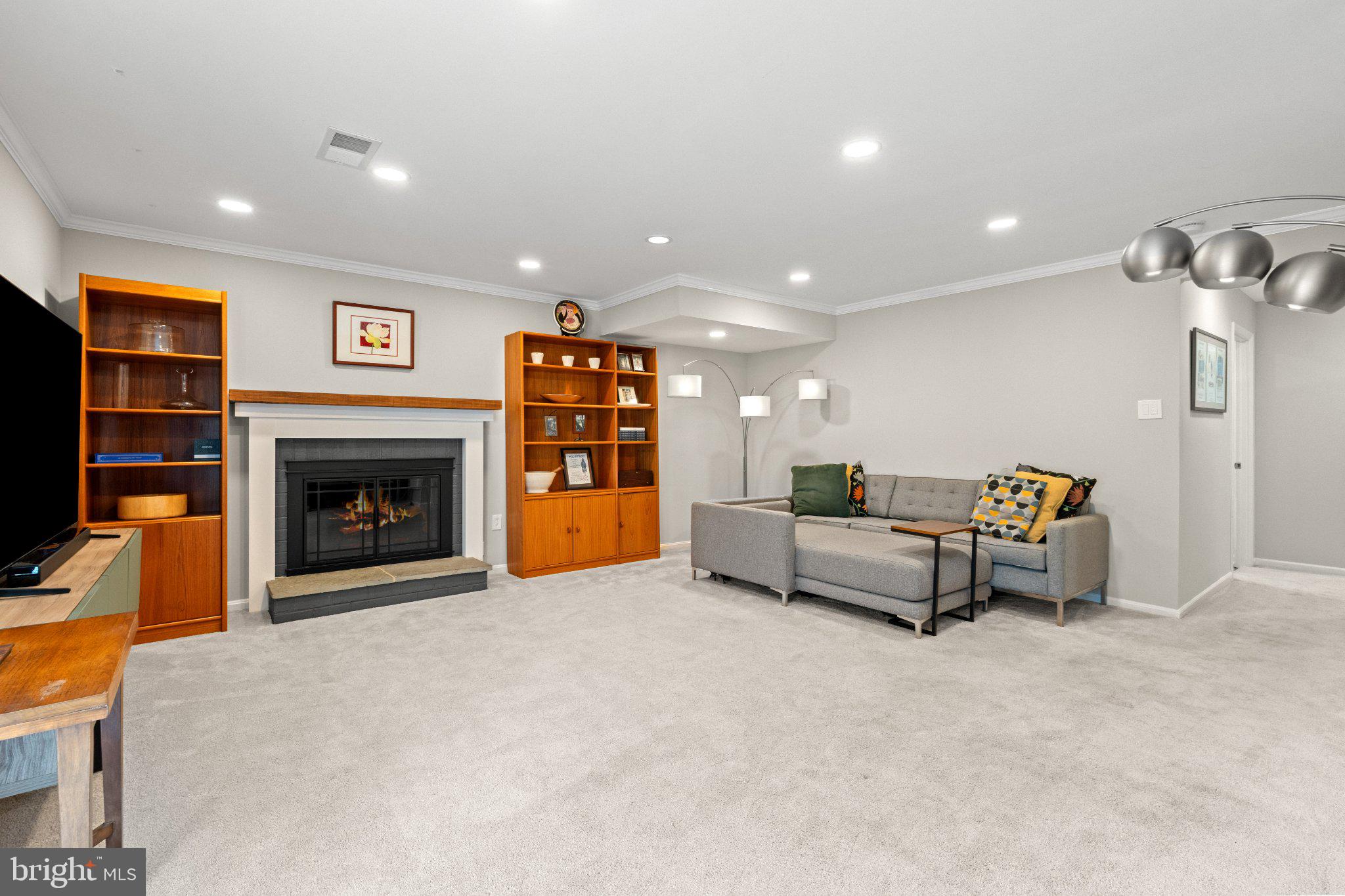 LAKEPOINTE - Residential