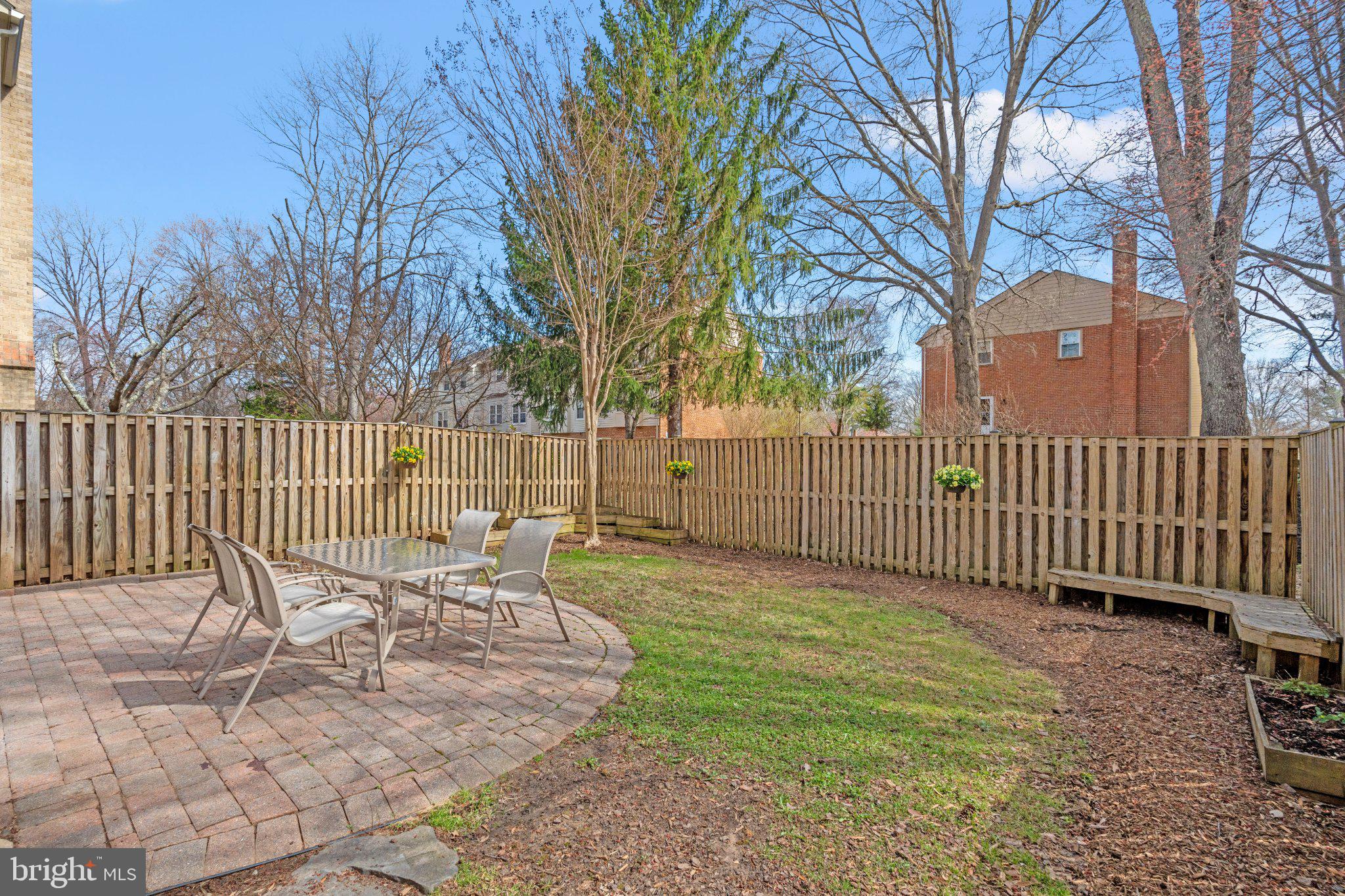 LAKEPOINTE - Residential