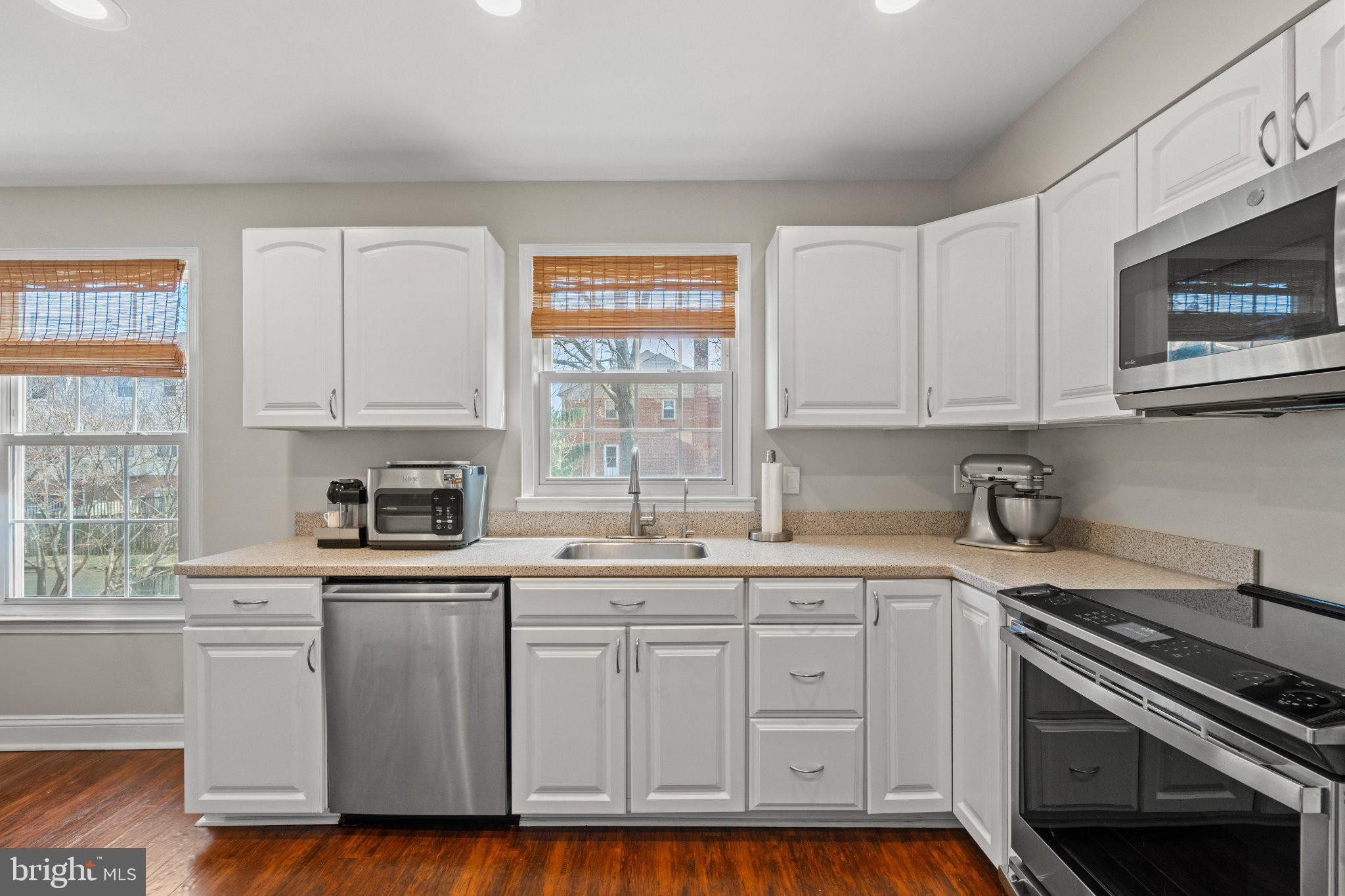 LAKEPOINTE - Residential