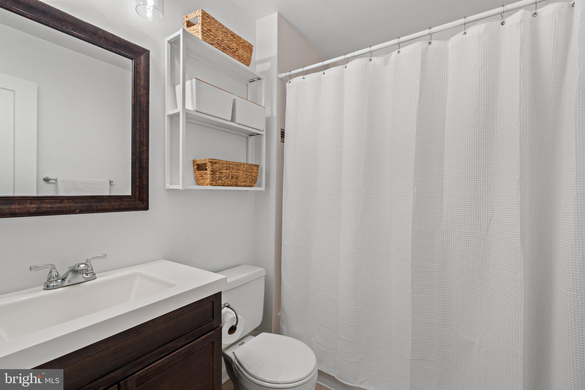 LAKEPOINTE - Residential