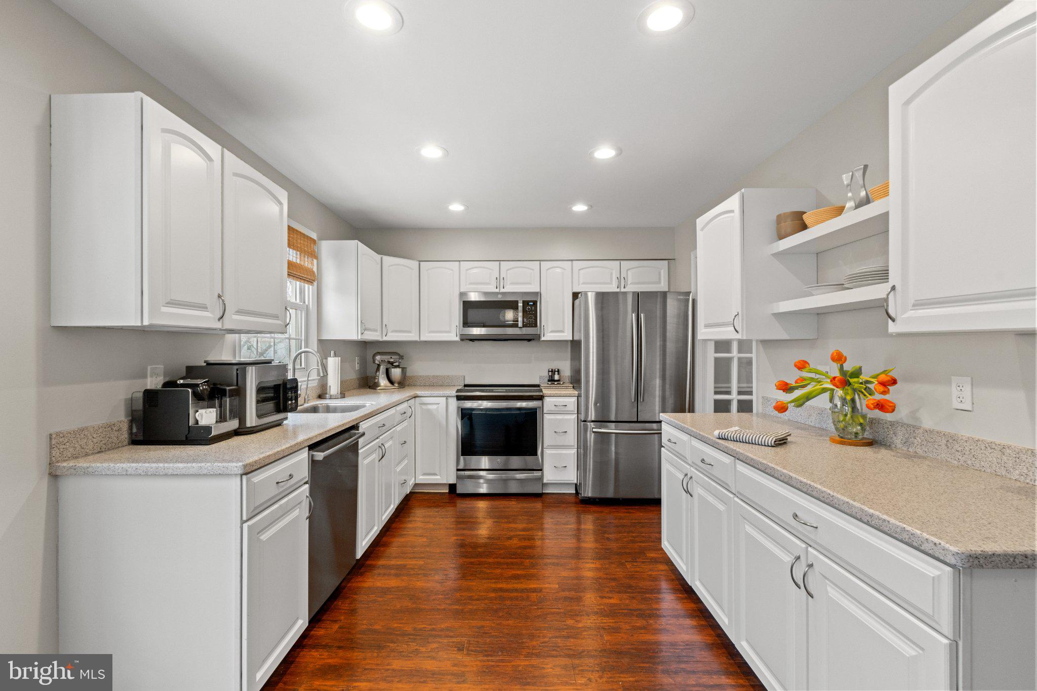 LAKEPOINTE - Residential