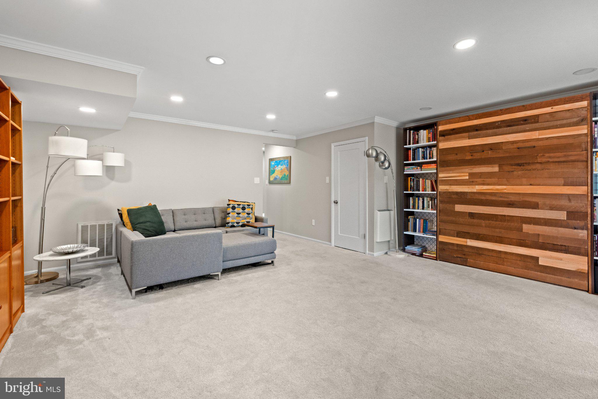 LAKEPOINTE - Residential