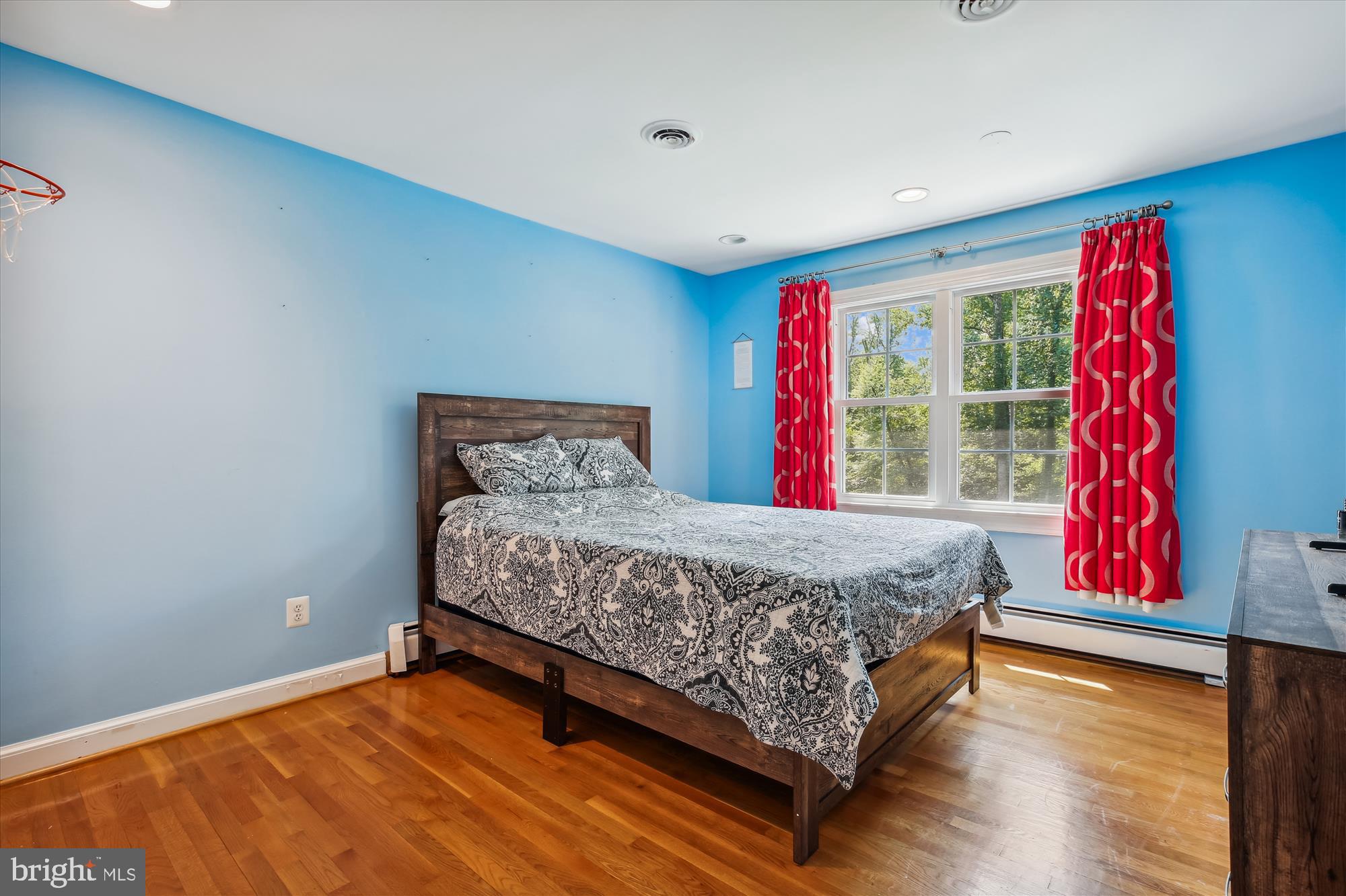 POTOMAC OUTSIDE - Residential