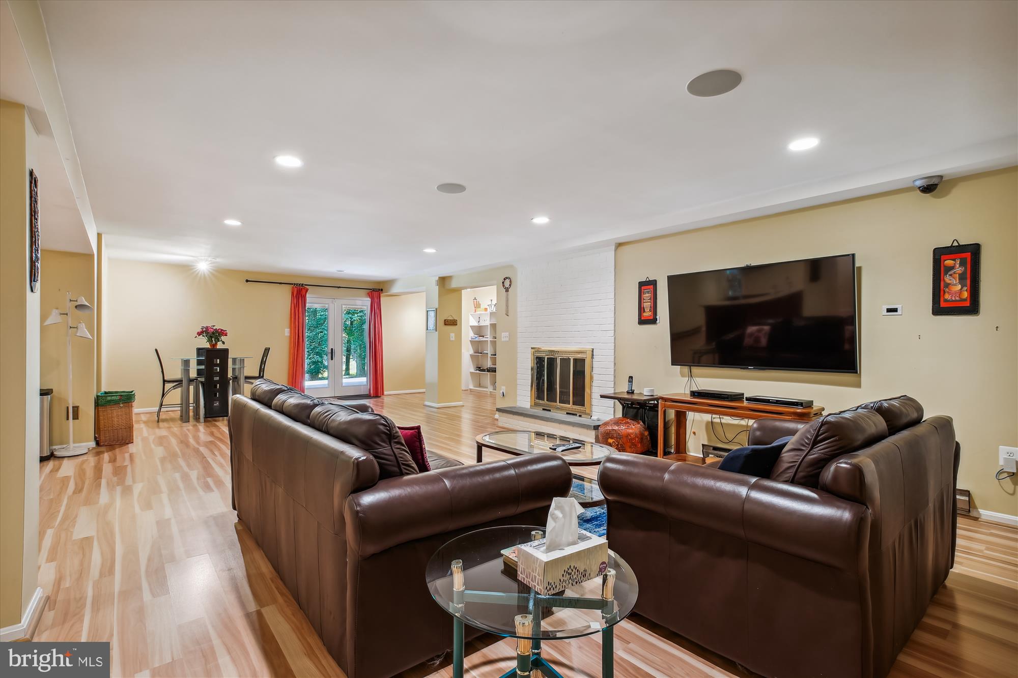 POTOMAC OUTSIDE - Residential